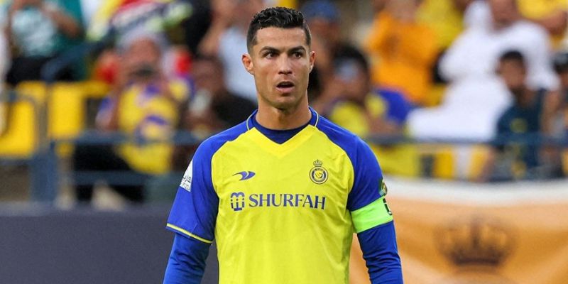 Tìm hiểu mức lương CR7 được hưởng tại Al Nassr