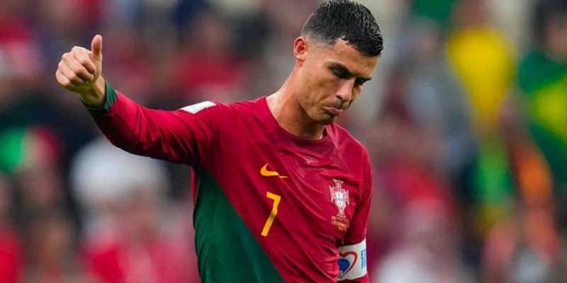 Ronaldo nằm trong top 3 cầu thủ giàu nhất