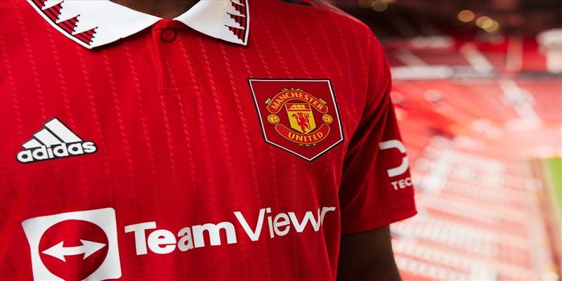 Logo và màu áo của câu lạc bộ Manchester United
